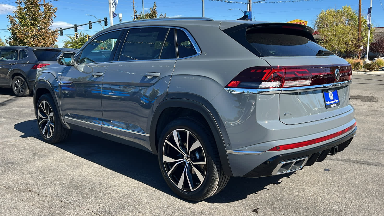 2025 Volkswagen Atlas Cross Sport 2.0T SEL Premium R-Line 4