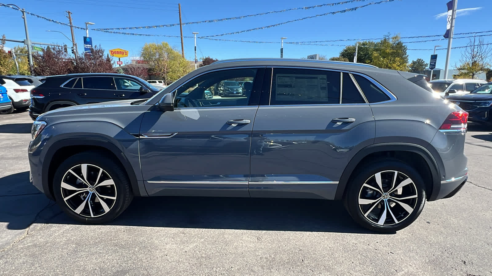 2025 Volkswagen Atlas Cross Sport 2.0T SEL Premium R-Line 3