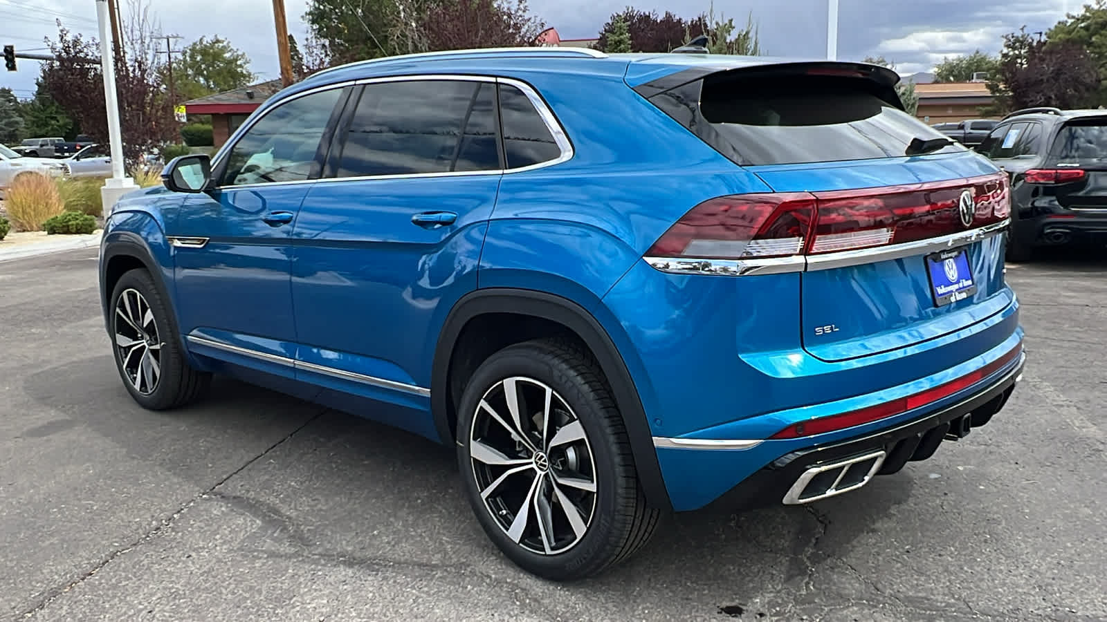 2024 Volkswagen Atlas Cross Sport 2.0T SEL Premium R-Line 4