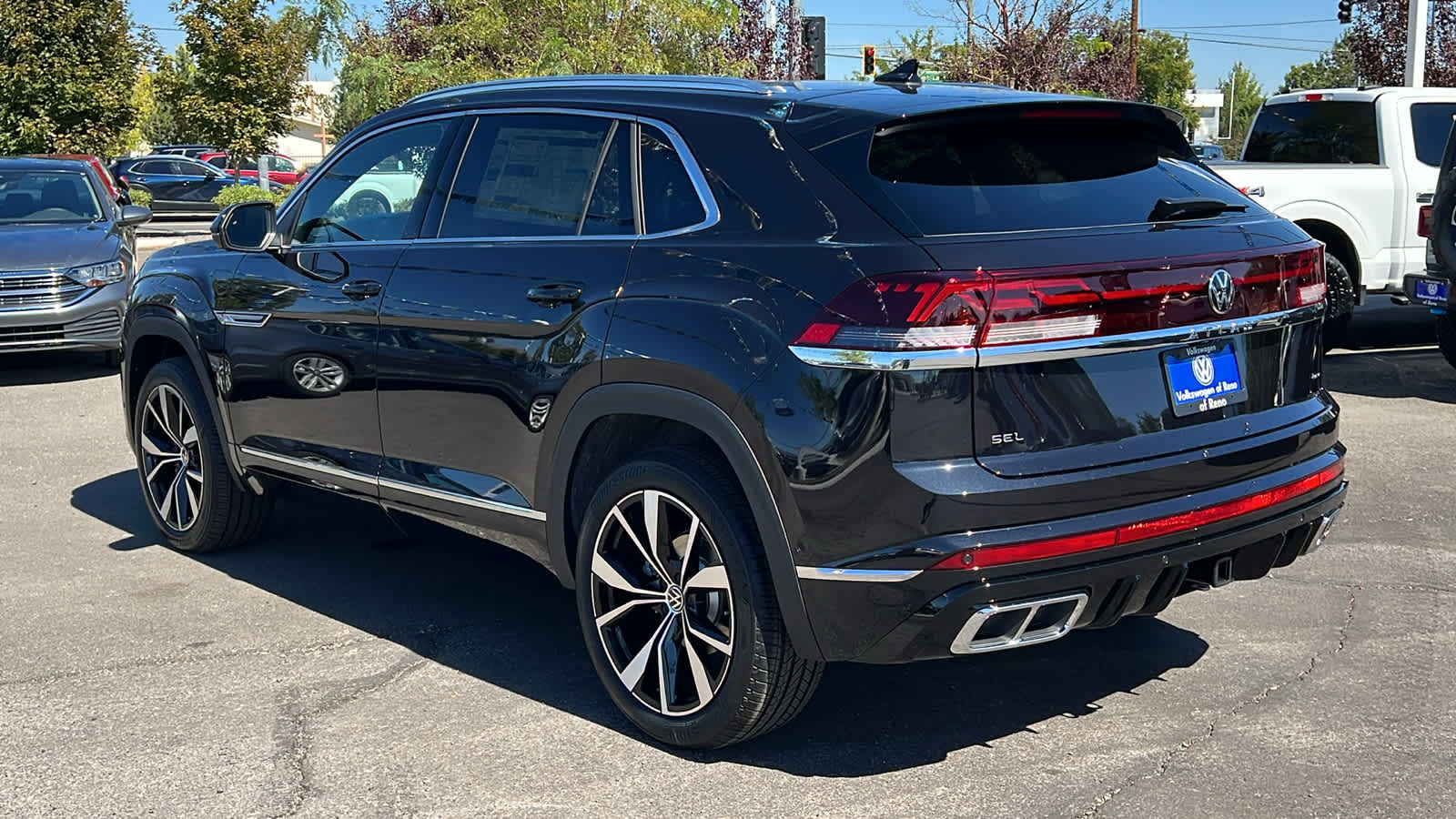 2024 Volkswagen Atlas Cross Sport 2.0T SEL Premium R-Line 4