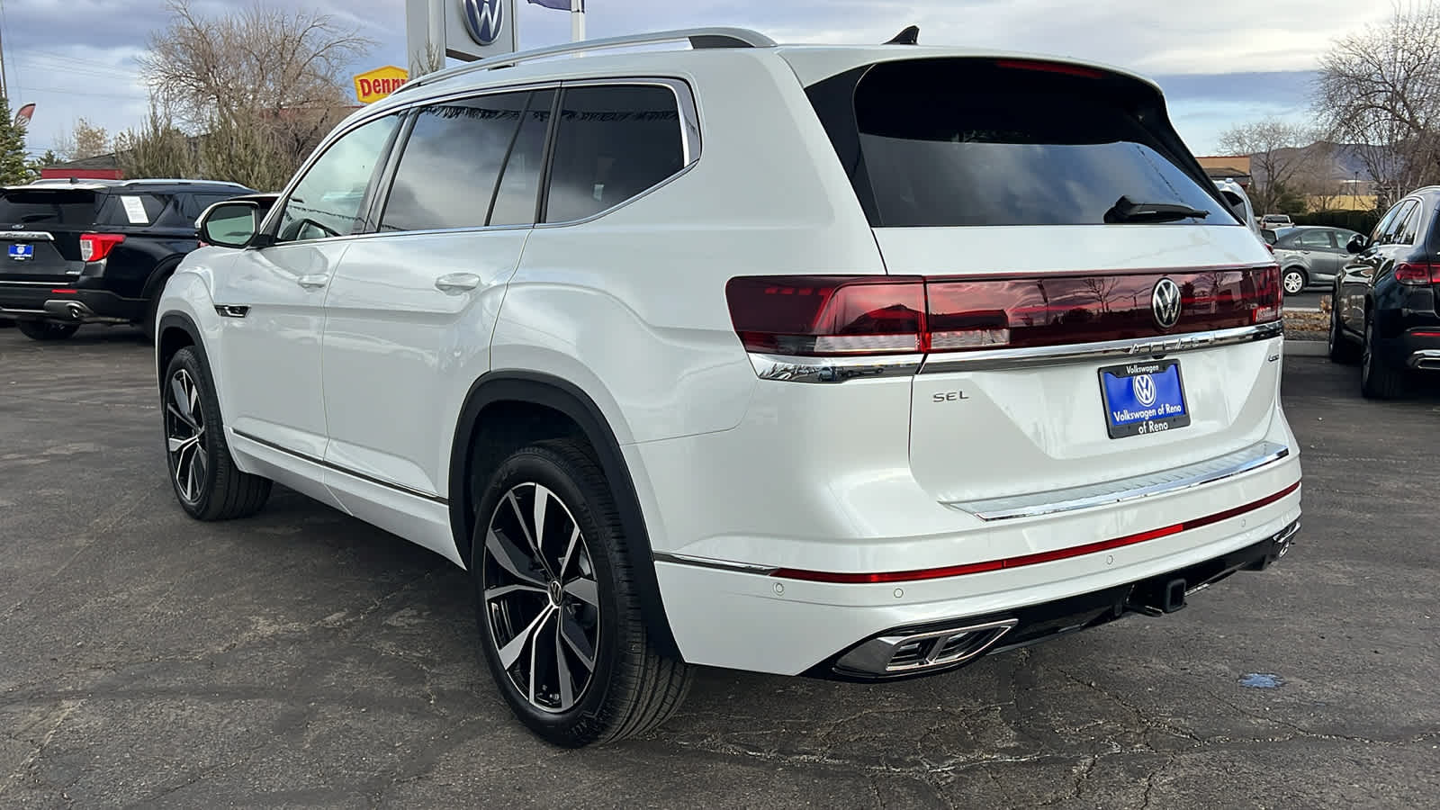 2025 Volkswagen Atlas 2.0T SEL Premium R-Line 4