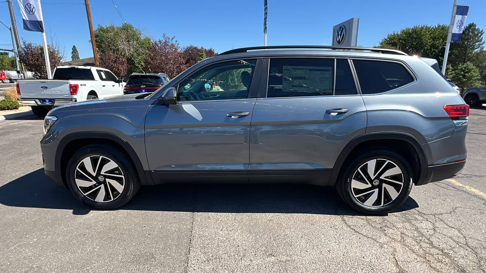 2024 Volkswagen Atlas 2.0T SE w/Technology 3