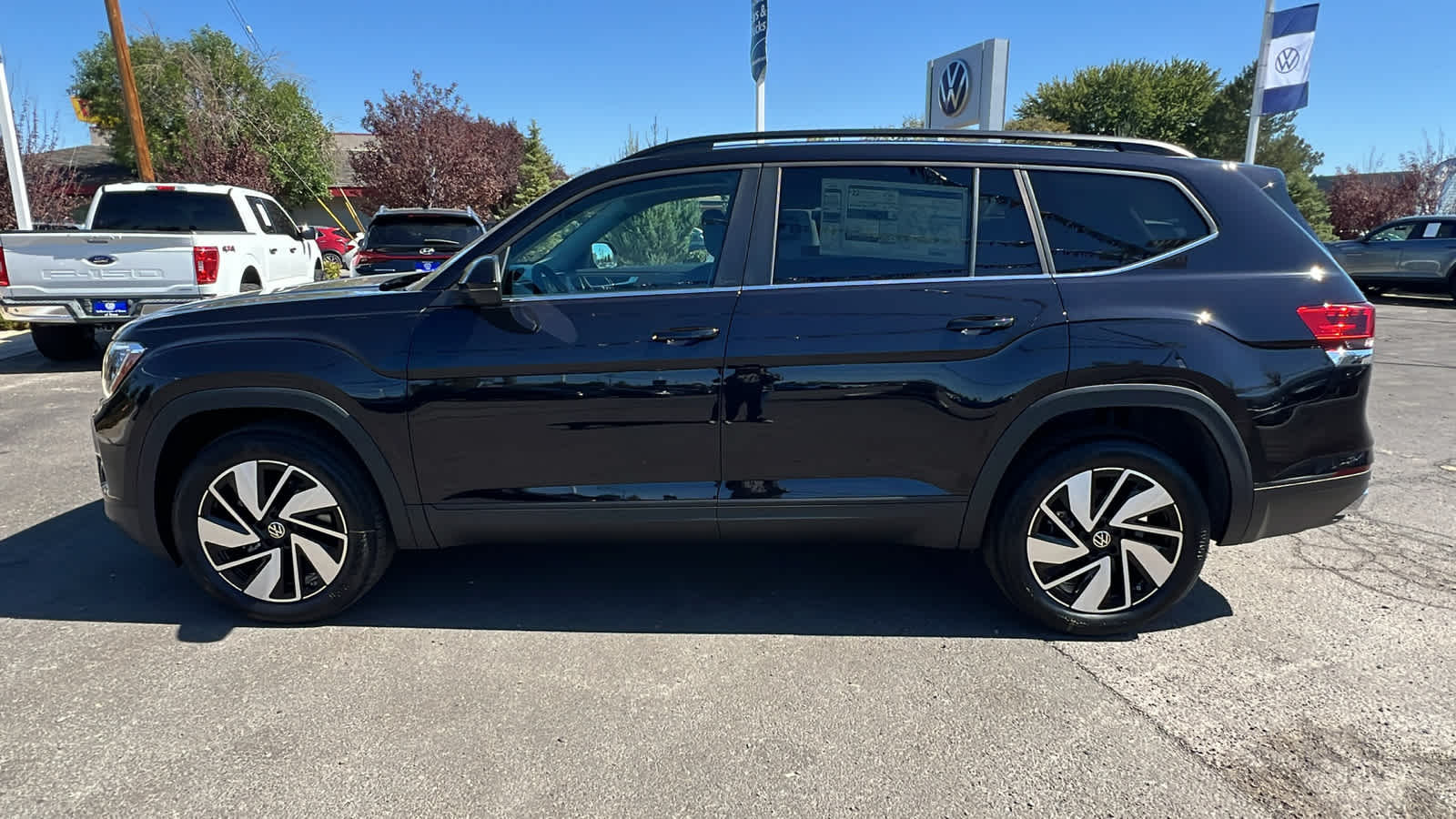 2024 Volkswagen Atlas 2.0T SE w/Technology 3