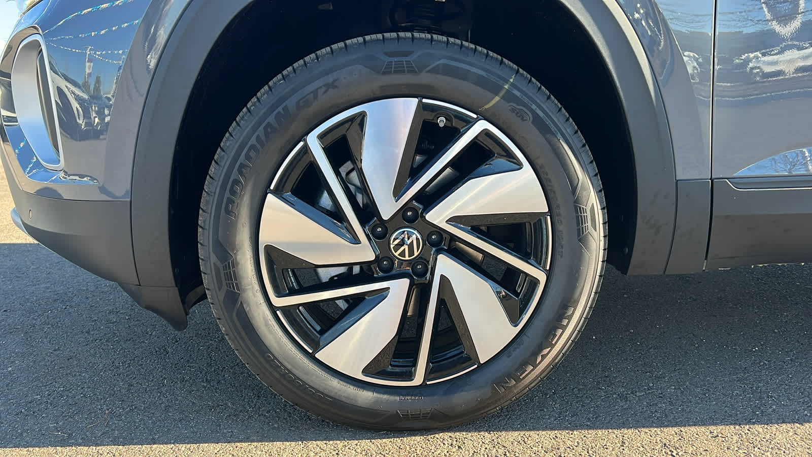 2025 Volkswagen Atlas 2.0T SE w/Technology 8