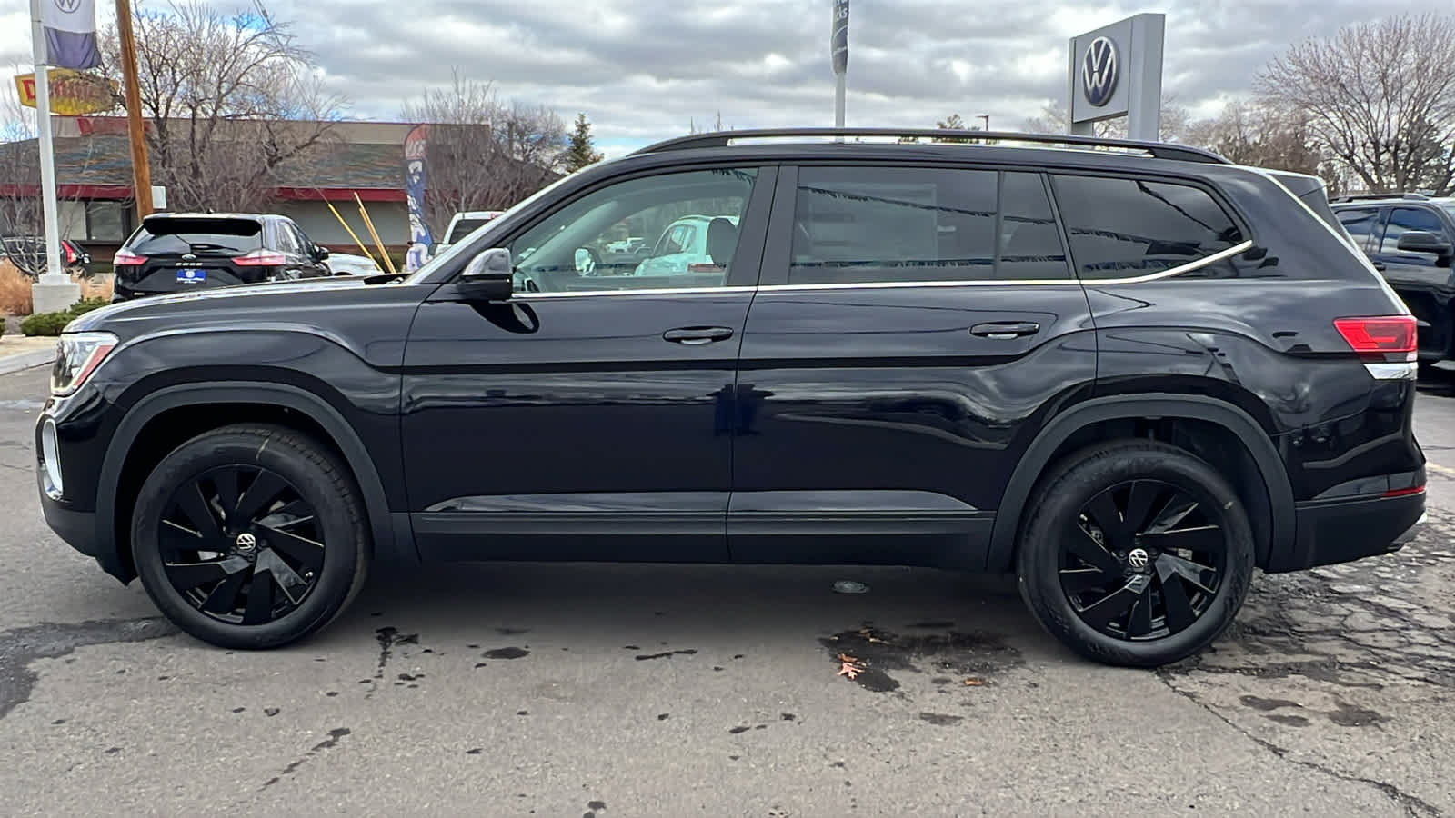 2025 Volkswagen Atlas 2.0T SE w/Technology 3