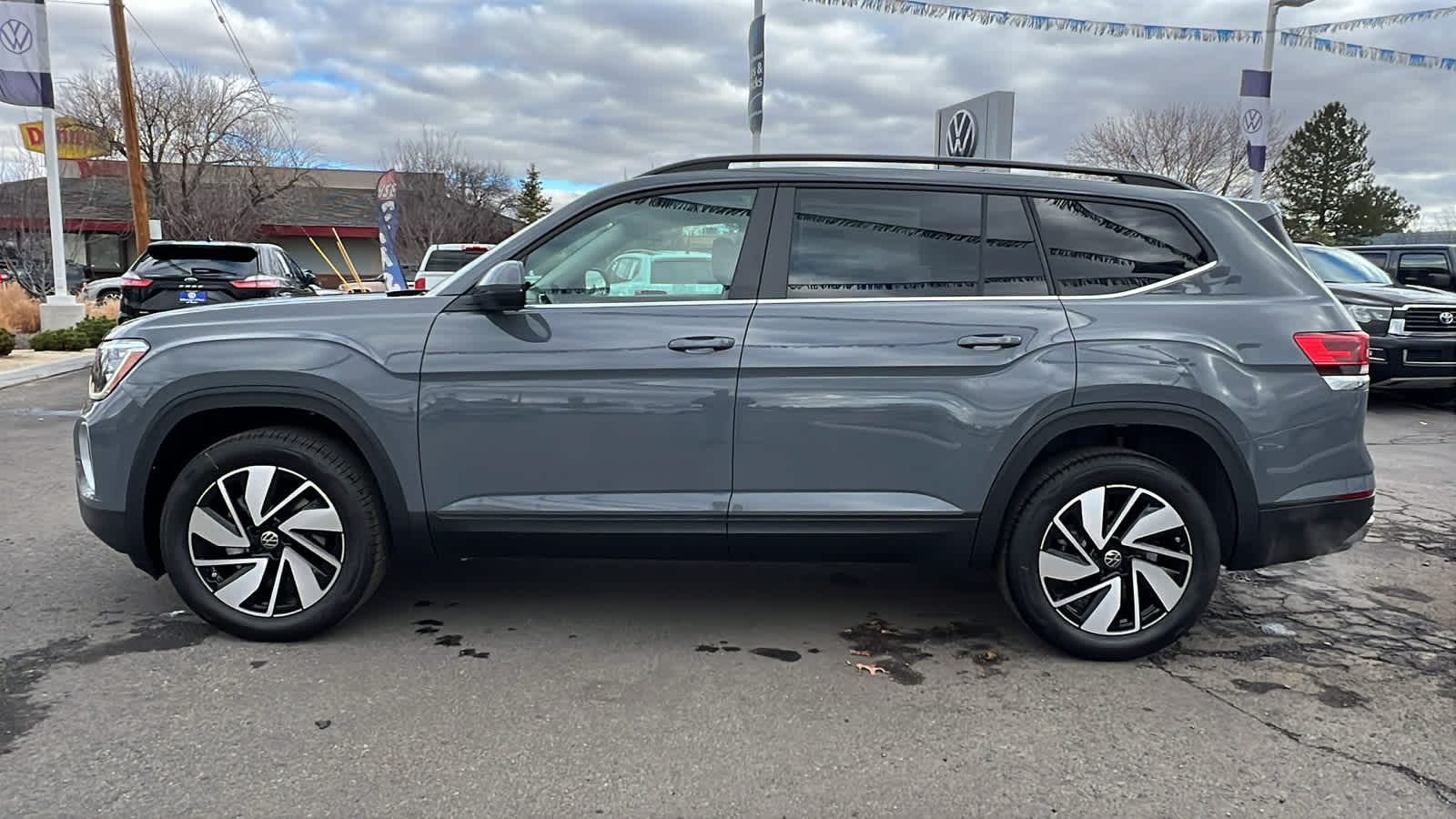 2025 Volkswagen Atlas 2.0T SE w/Technology 3