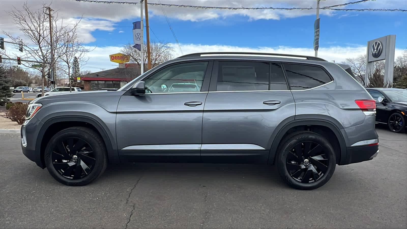 2025 Volkswagen Atlas 2.0T SE w/Technology 3