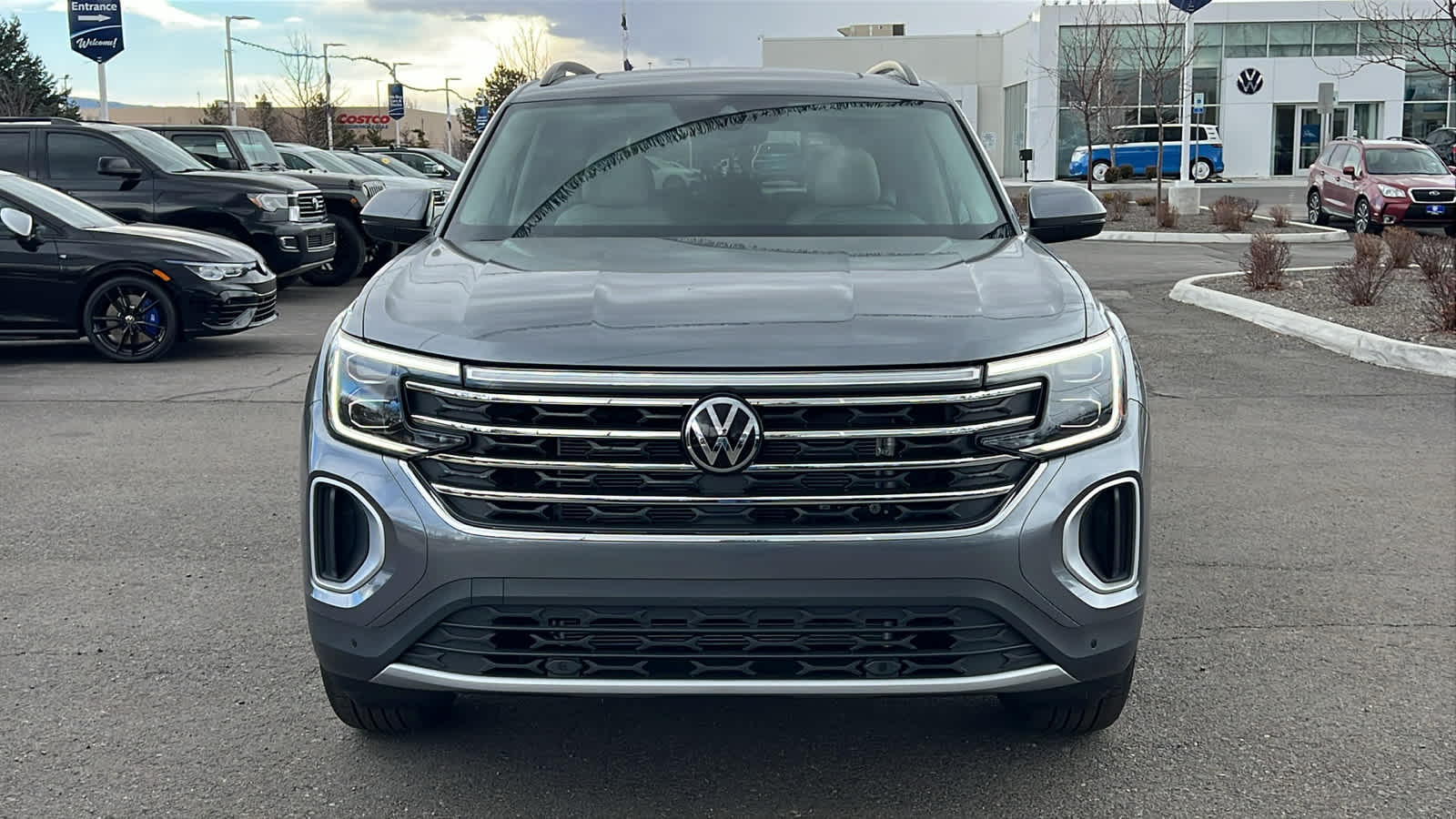 2025 Volkswagen Atlas 2.0T SE w/Technology 6