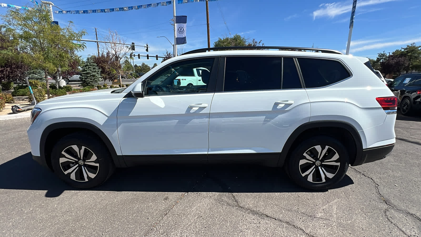 2024 Volkswagen Atlas 2.0T SE 3