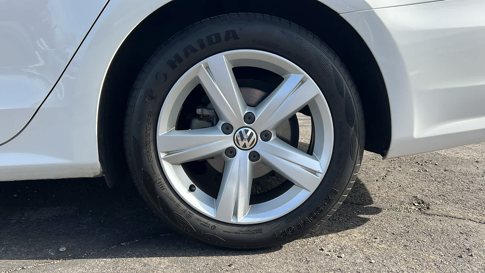 2013 Volkswagen Passat SE 8