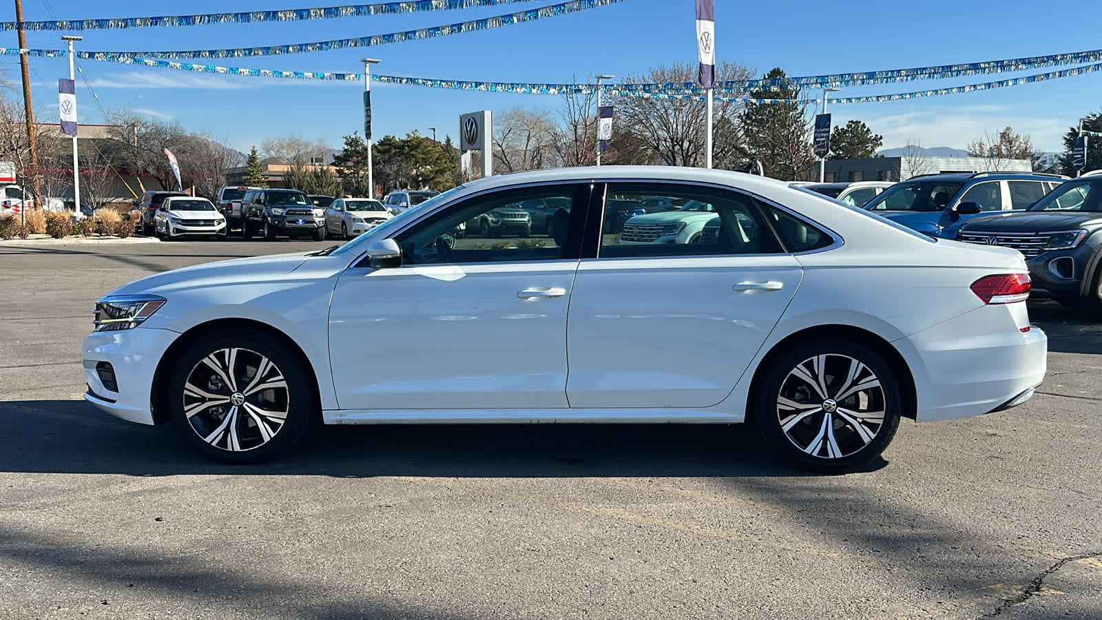 2022 Volkswagen Passat 2.0T SE 3