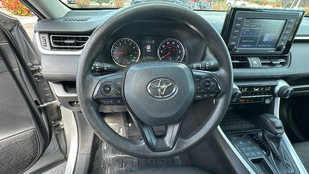 2021 Toyota RAV4 XLE 16
