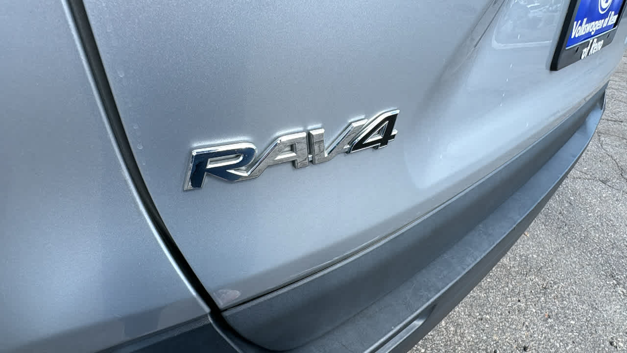 2021 Toyota RAV4 XLE 8