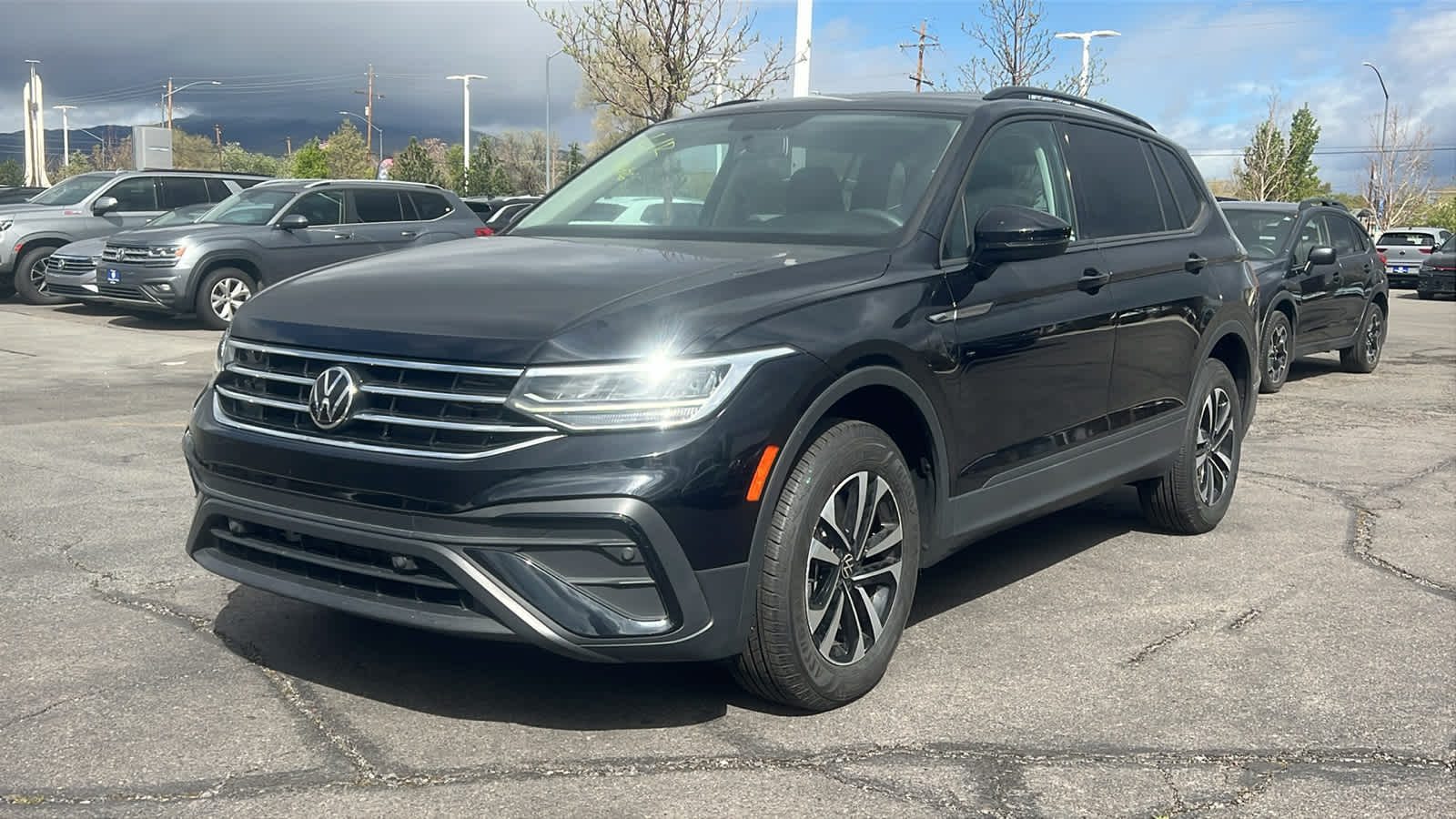 Deep Black Pearl 2022 Volkswagen Tiguan S 4Motion SUV / Crossover All-Wheel Drive 8-Speed Automatic