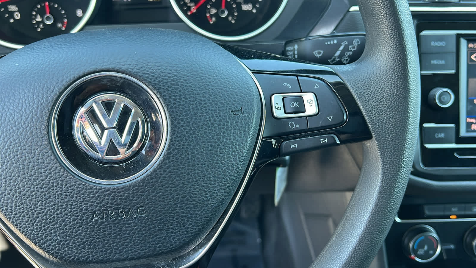 2018 Volkswagen Tiguan S 28
