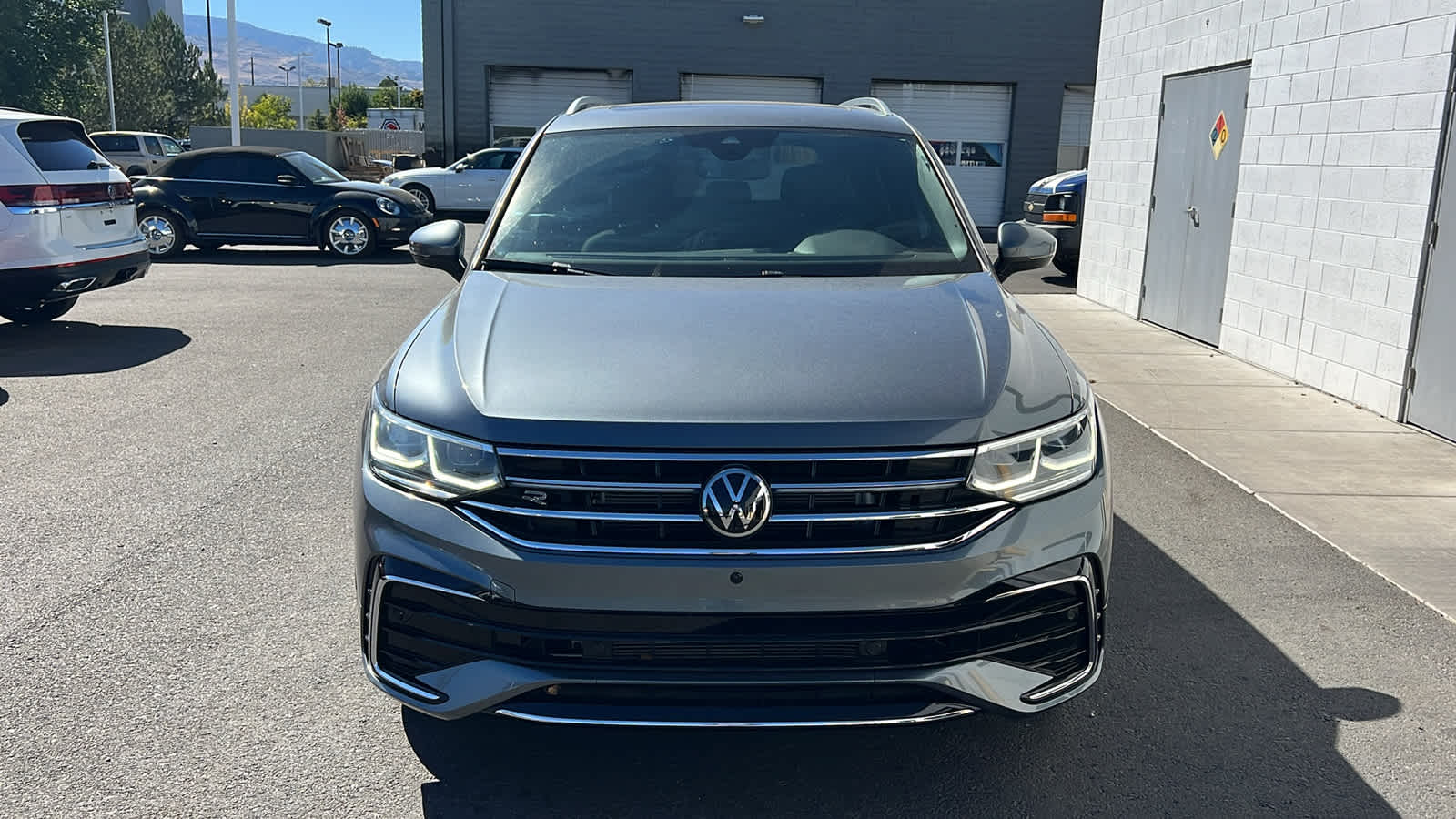 2022 Volkswagen Tiguan SEL R-Line 2