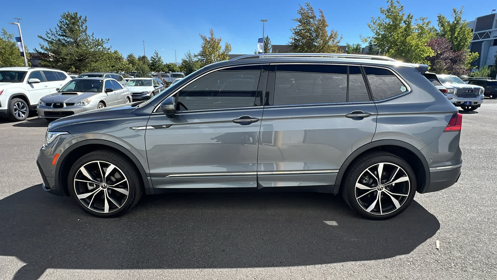 2022 Volkswagen Tiguan SEL R-Line 8