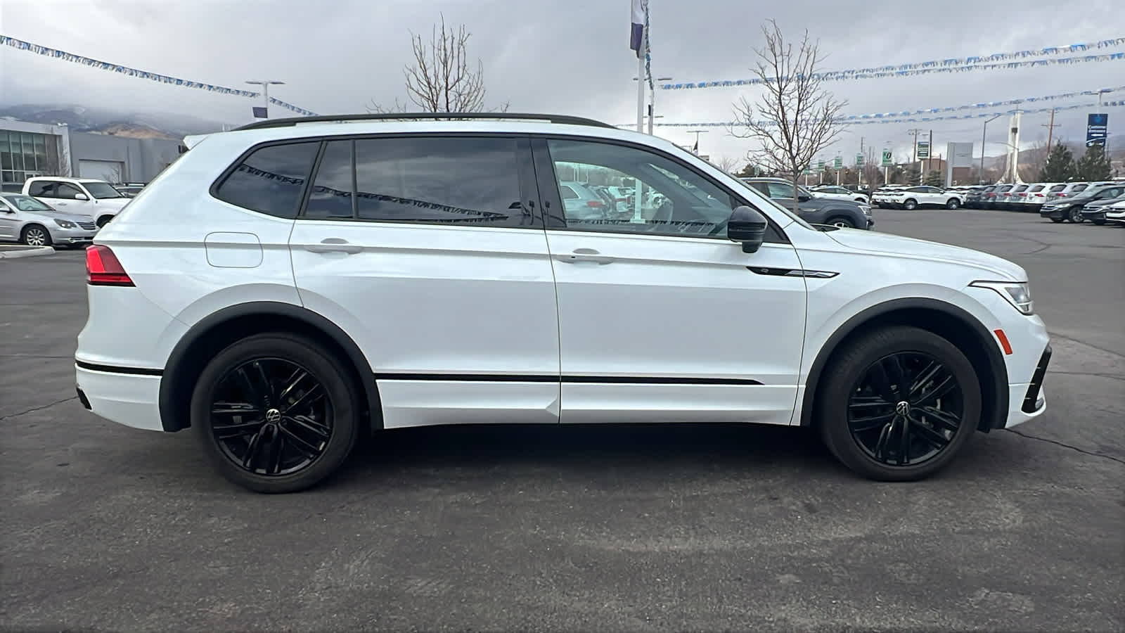 2022 Volkswagen Tiguan SE R-Line Black 6