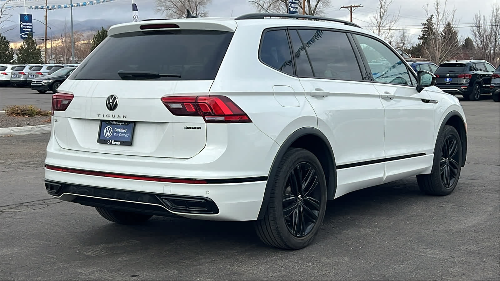 2022 Volkswagen Tiguan SE R-Line Black 5