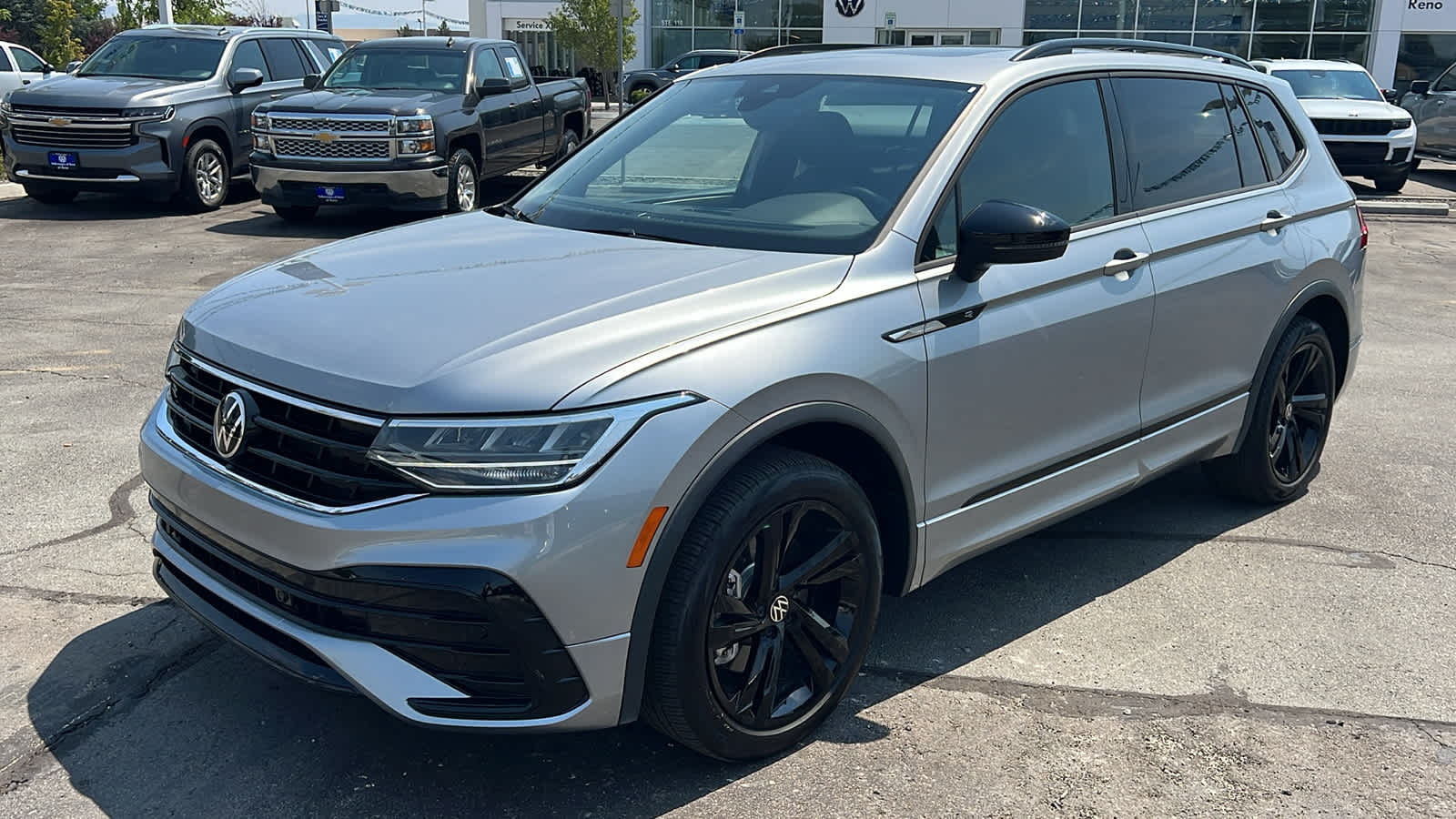 2023 Volkswagen Tiguan SE R-Line Black 2