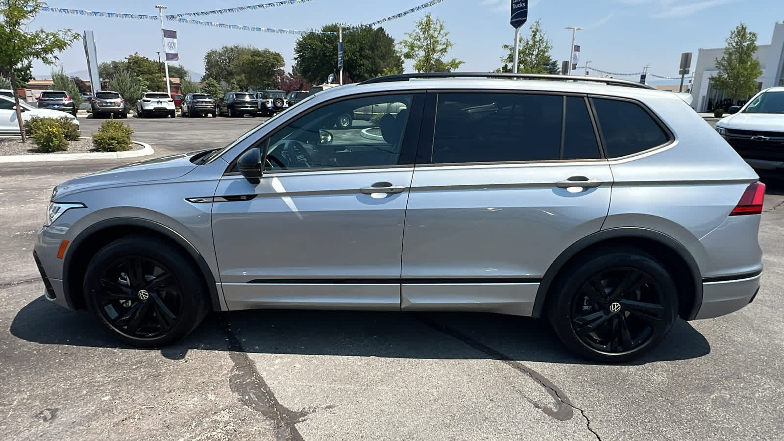 2023 Volkswagen Tiguan SE R-Line Black 4