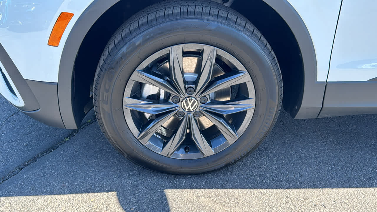 2024 Volkswagen Tiguan SE 9