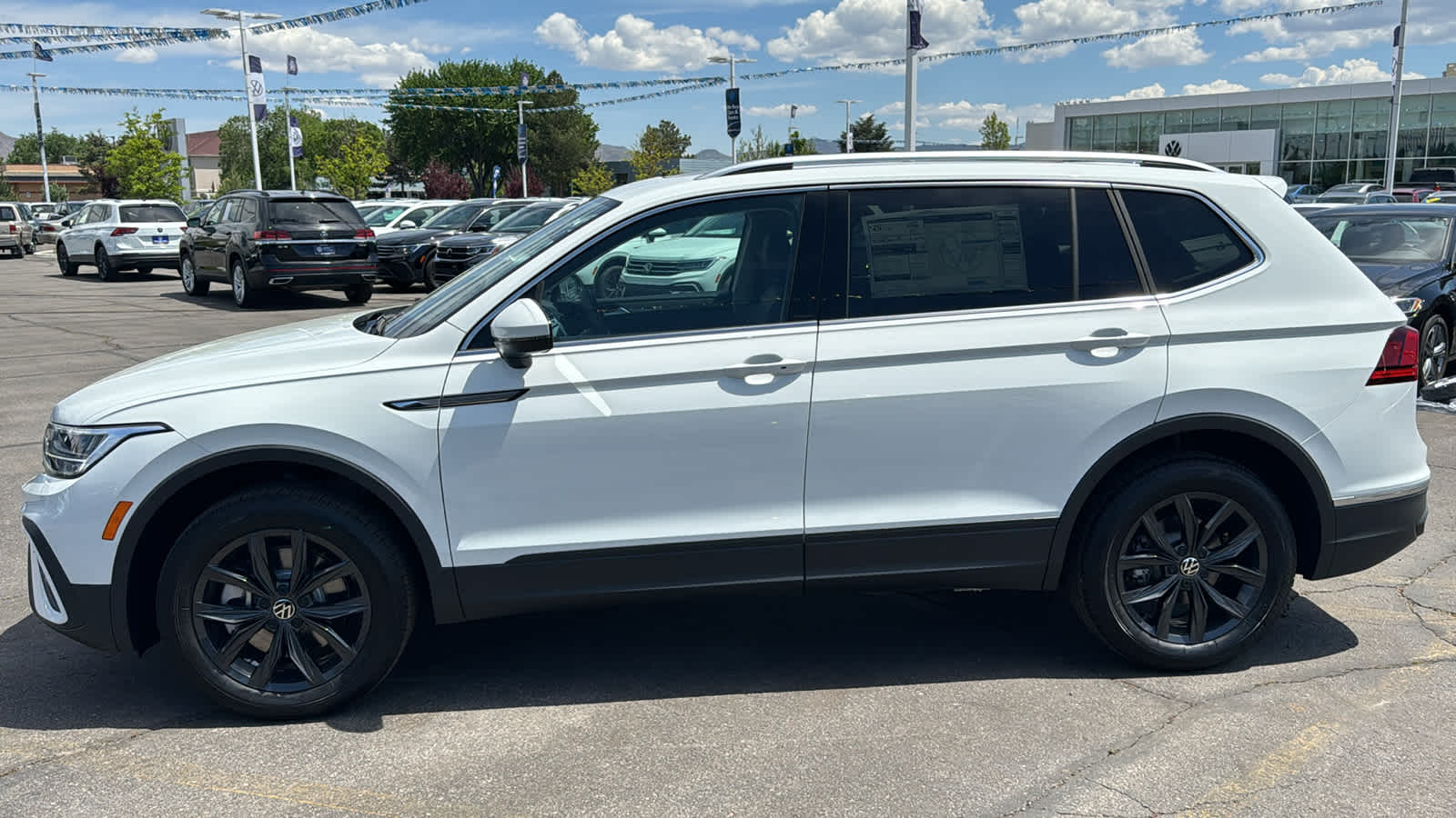 2024 Volkswagen Tiguan SE 3