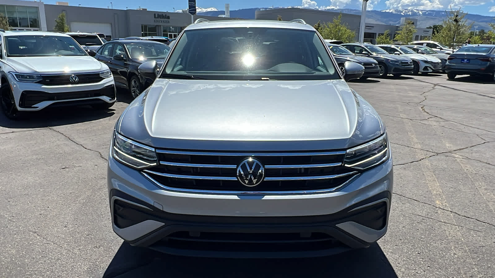 2024 Volkswagen Tiguan SE 9