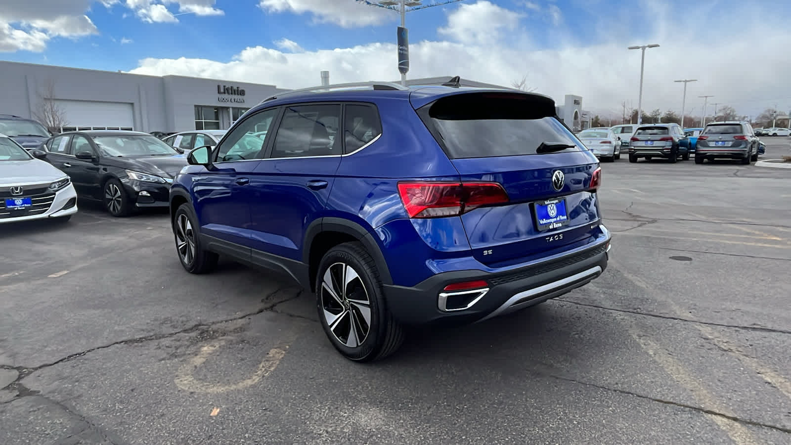 2024 Volkswagen Taos SE 4