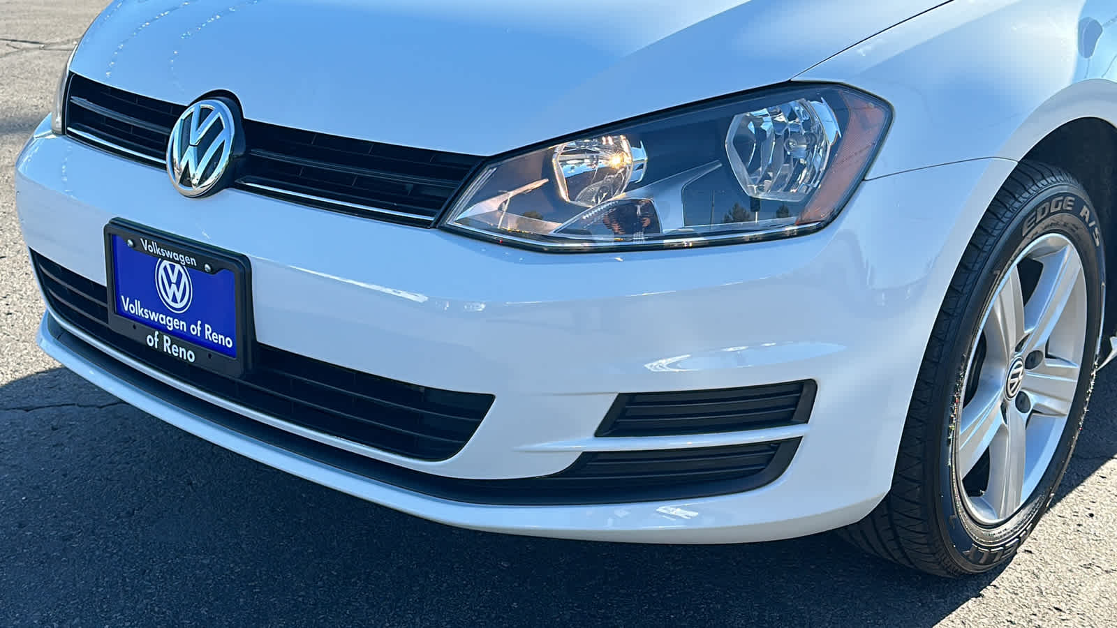 2015 Volkswagen Golf SportWagen TDI S 23