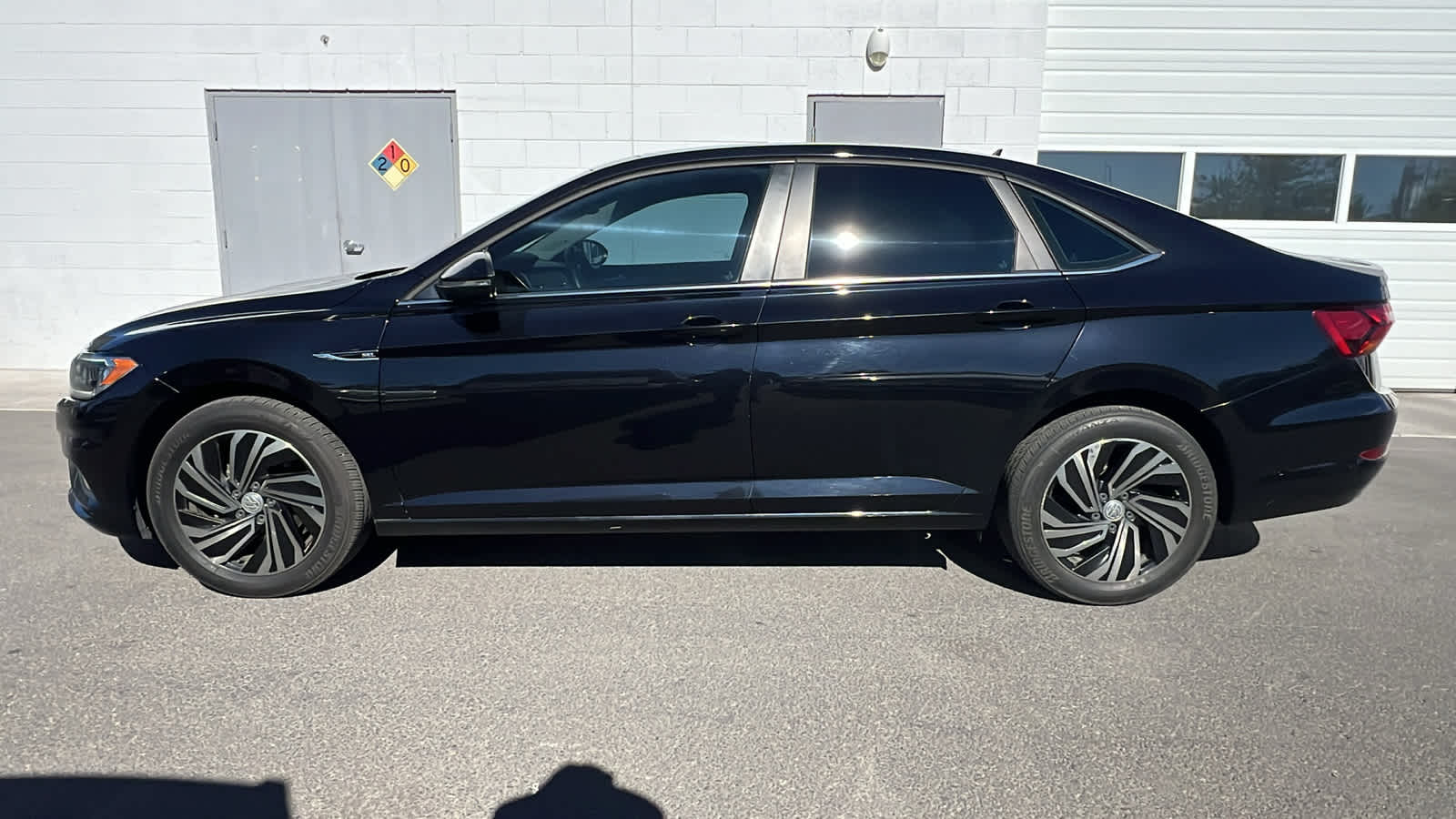 2019 Volkswagen Jetta SEL Premium 2