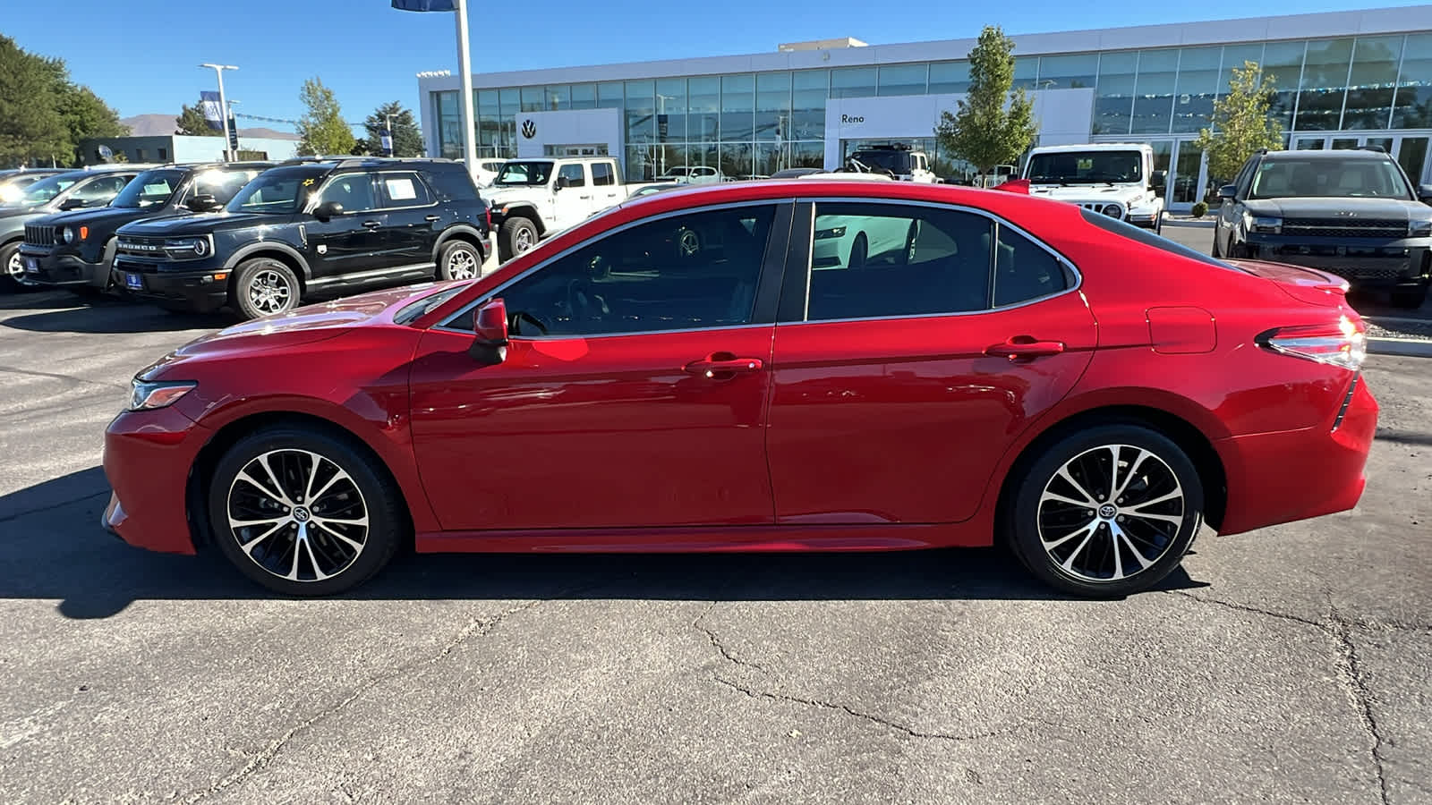 2019 Toyota Camry SE 4