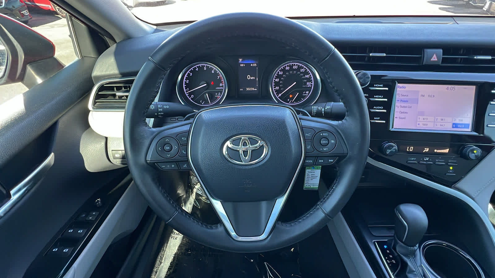 2019 Toyota Camry SE 16