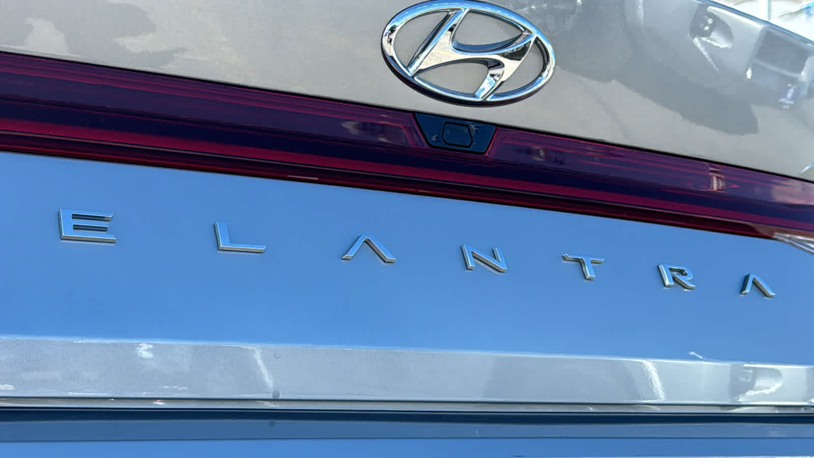 2023 Hyundai Elantra Limited 8