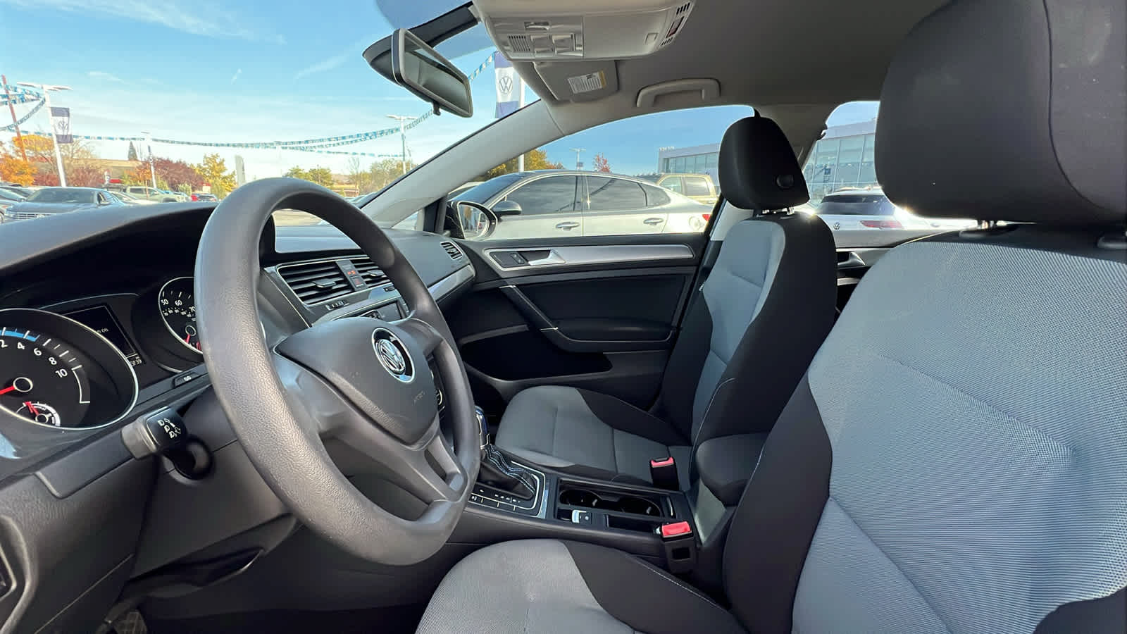 2016 Volkswagen e-Golf SE 11