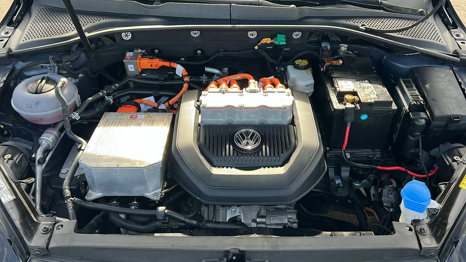 2016 Volkswagen e-Golf SE 9