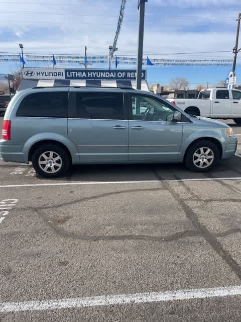 2010 Chrysler Town & Country Touring 6