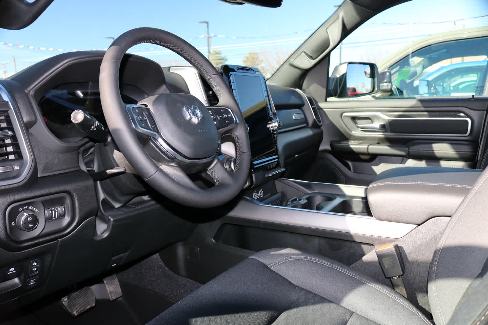 View vehicle photo 7