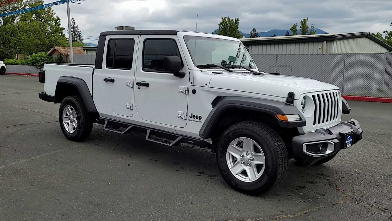 Used 2023 Jeep Gladiator Sport S with VIN 1C6HJTAGXPL523135 for sale in Grants Pass, OR