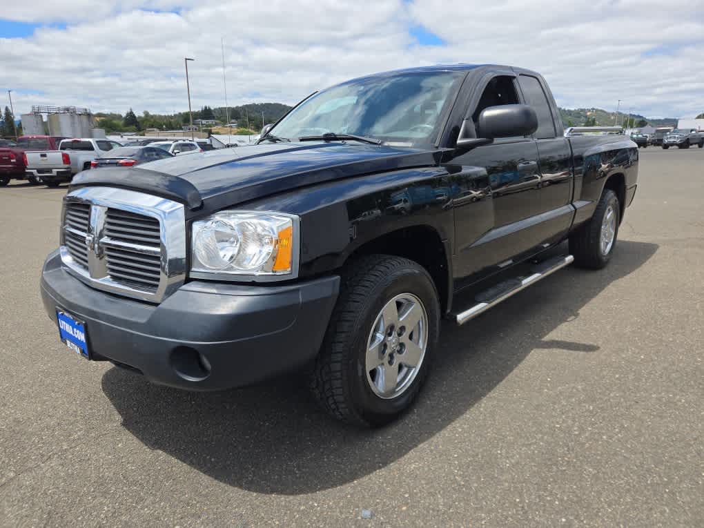 Black 2006 Dodge Dakota Pickup Truck Four-Wheel Drive 5-Speed Automatic