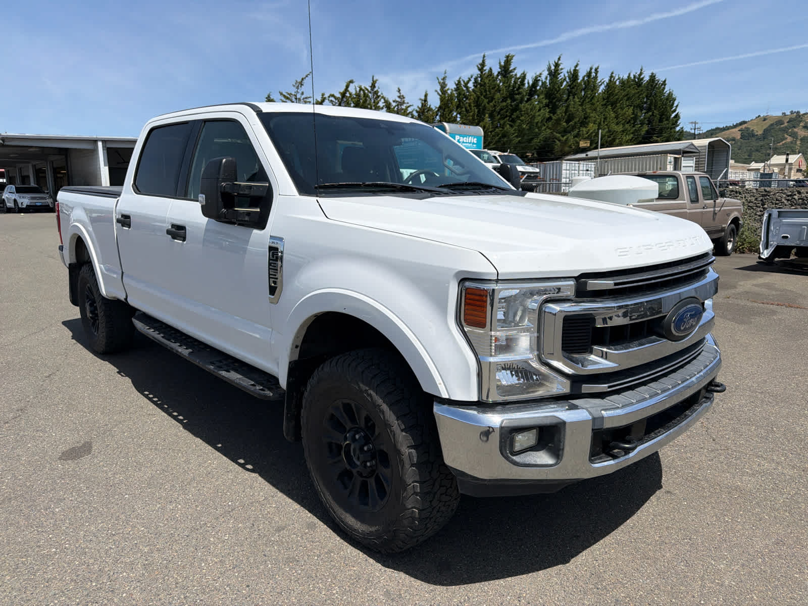 View vehicle photo 3