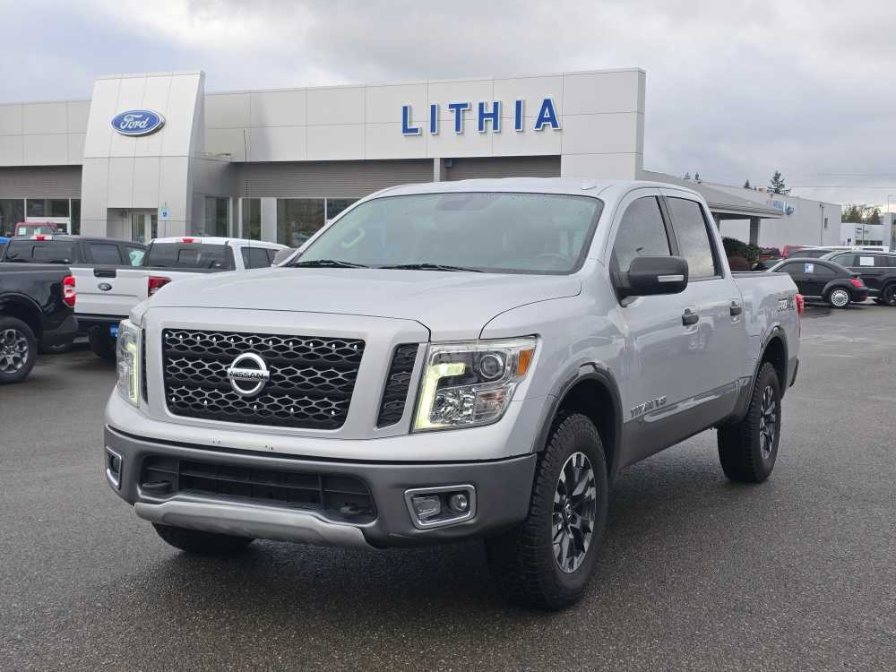 2018 Nissan Titan PRO-4X Crew Cab 4WD
