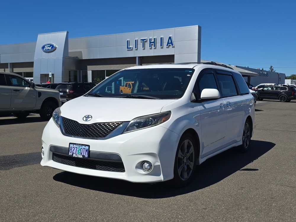 2017 Toyota Sienna SE Premium 8-Passenger FWD