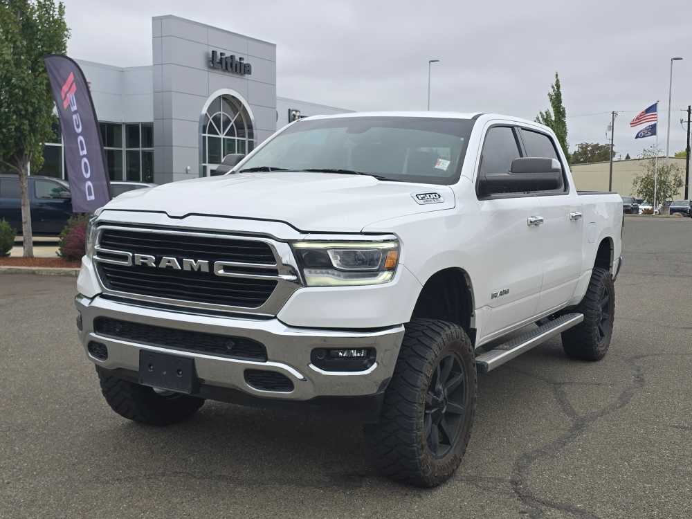 Bright White Clear Coat 2019 RAM 1500 Pickup Truck Four-Wheel Drive 8-Speed Automatic