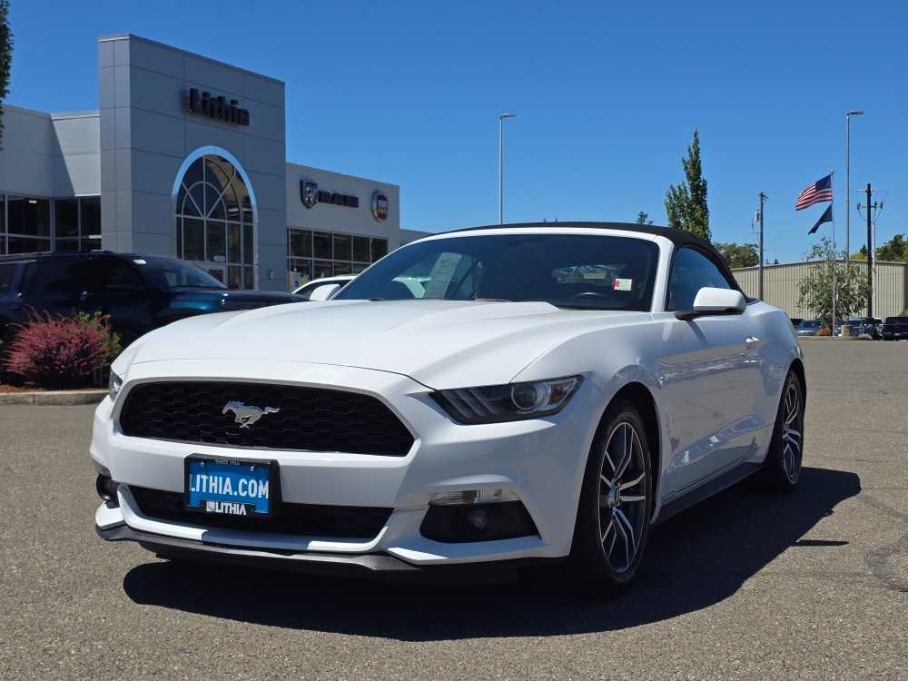 Oxford White 2015 Ford Mustang Convertible Rear-Wheel Drive 6-Speed Automatic
