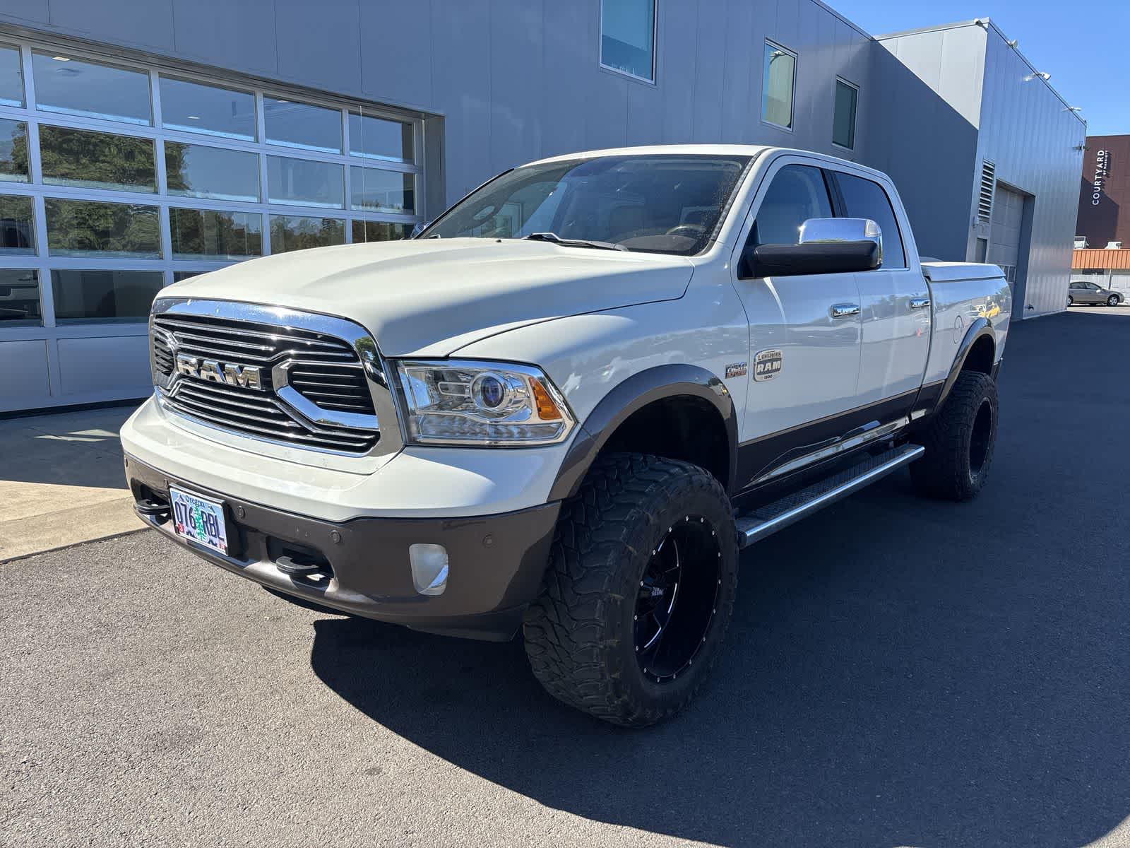 Pearl White 2018 RAM 1500 Pickup Truck Four-Wheel Drive 8-Speed Automatic