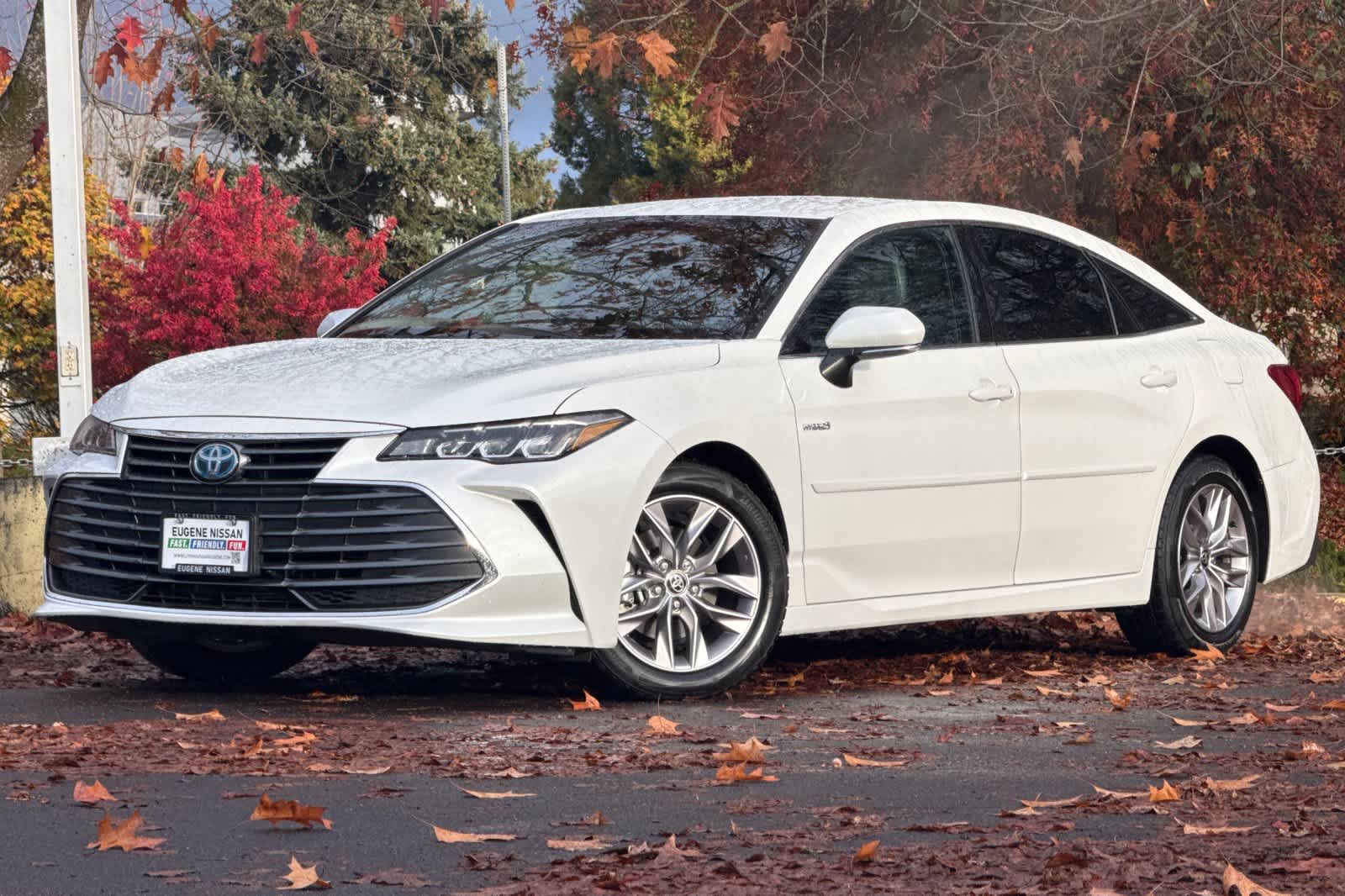 White (Wind Chill Pearl) 2021 Toyota Avalon Hybrid Sedan Front-Wheel Drive Continuously Variable Transmission