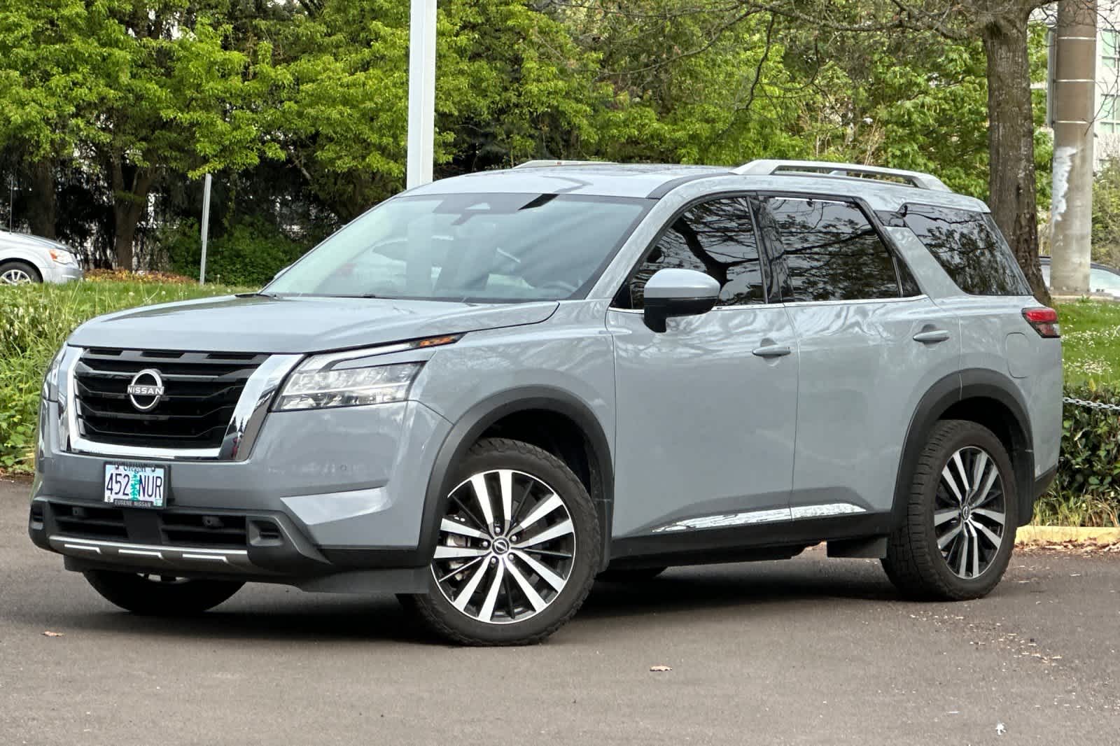 Boulder Gray Pearl 2023 Nissan Pathfinder Platinum 4WD SUV / Crossover All-Wheel Drive 9-Speed Automatic