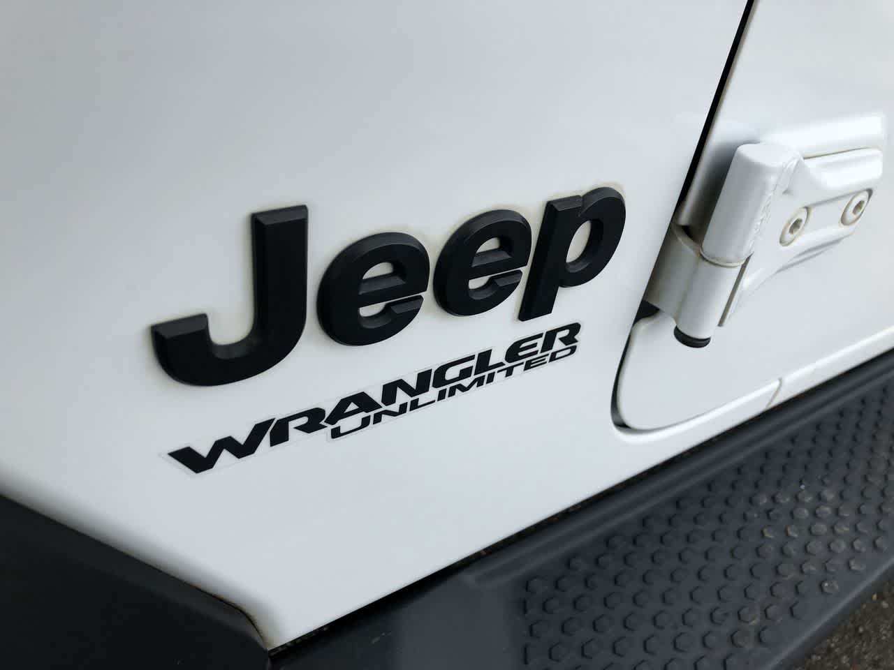 2020 Jeep Wrangler Unlimited Black and Tan 18
