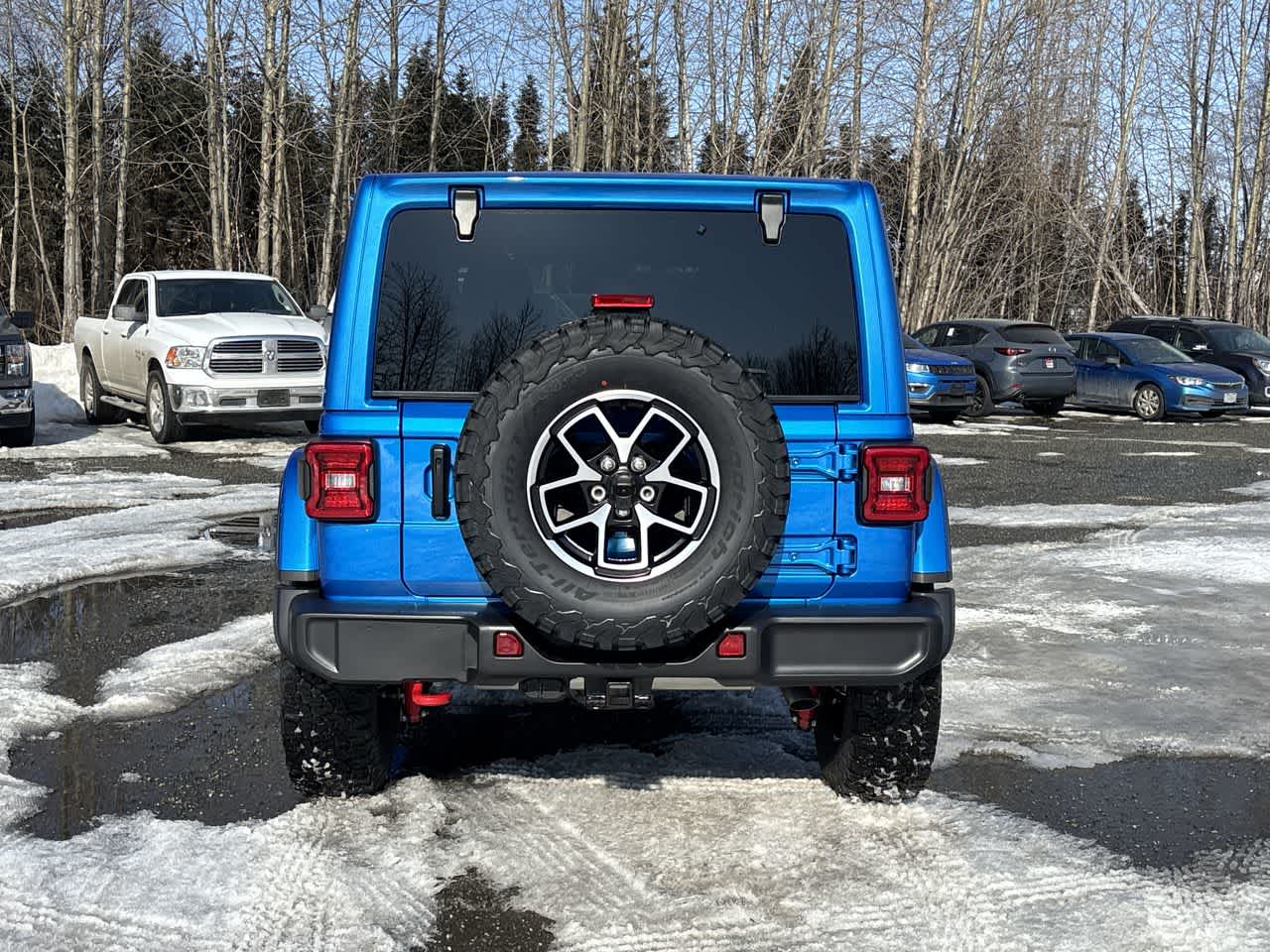 View vehicle photo 7